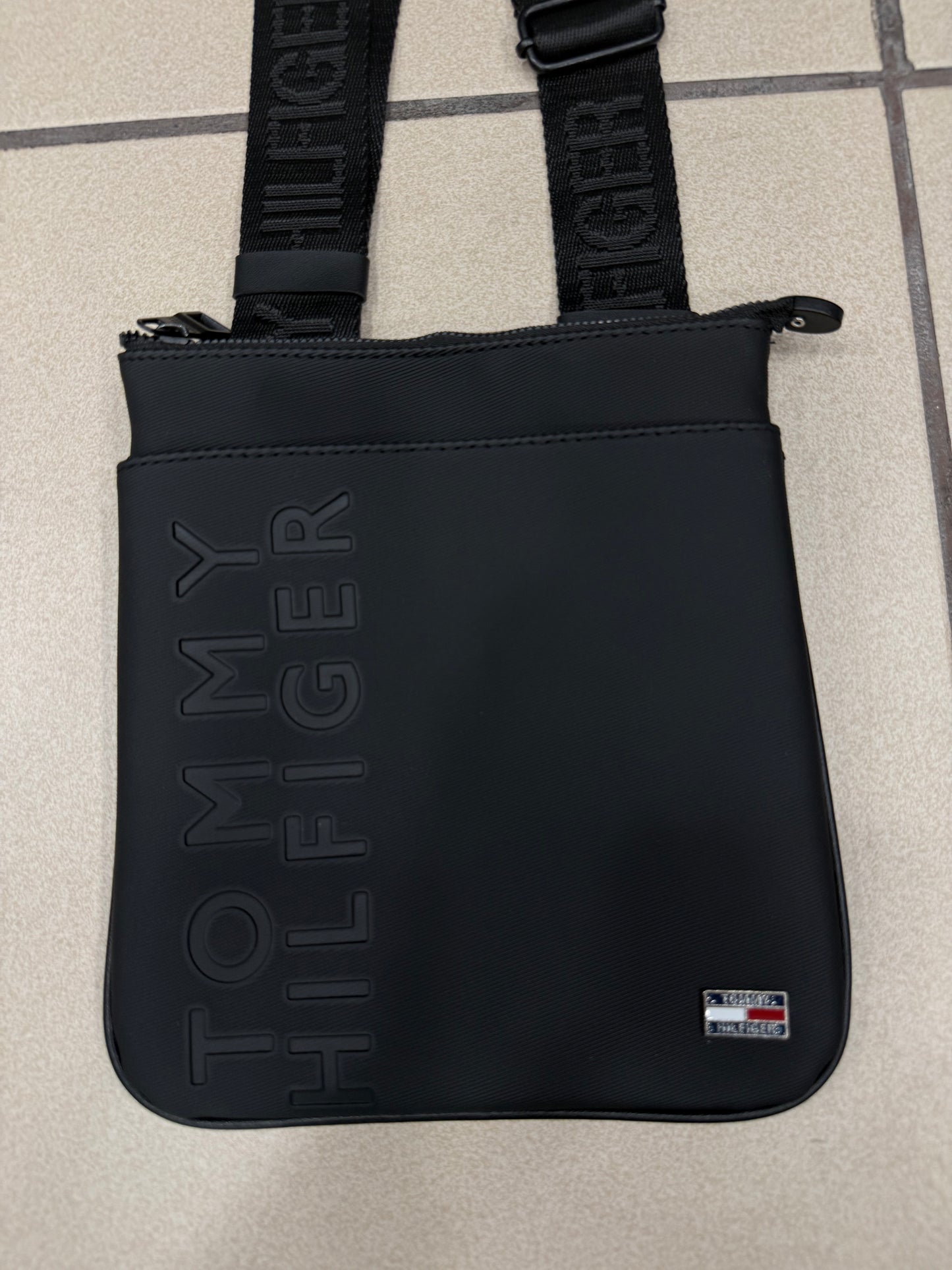 TOMMY HILFIGER  ΤΣΑΝΤΑΚΙ NEW 2026
