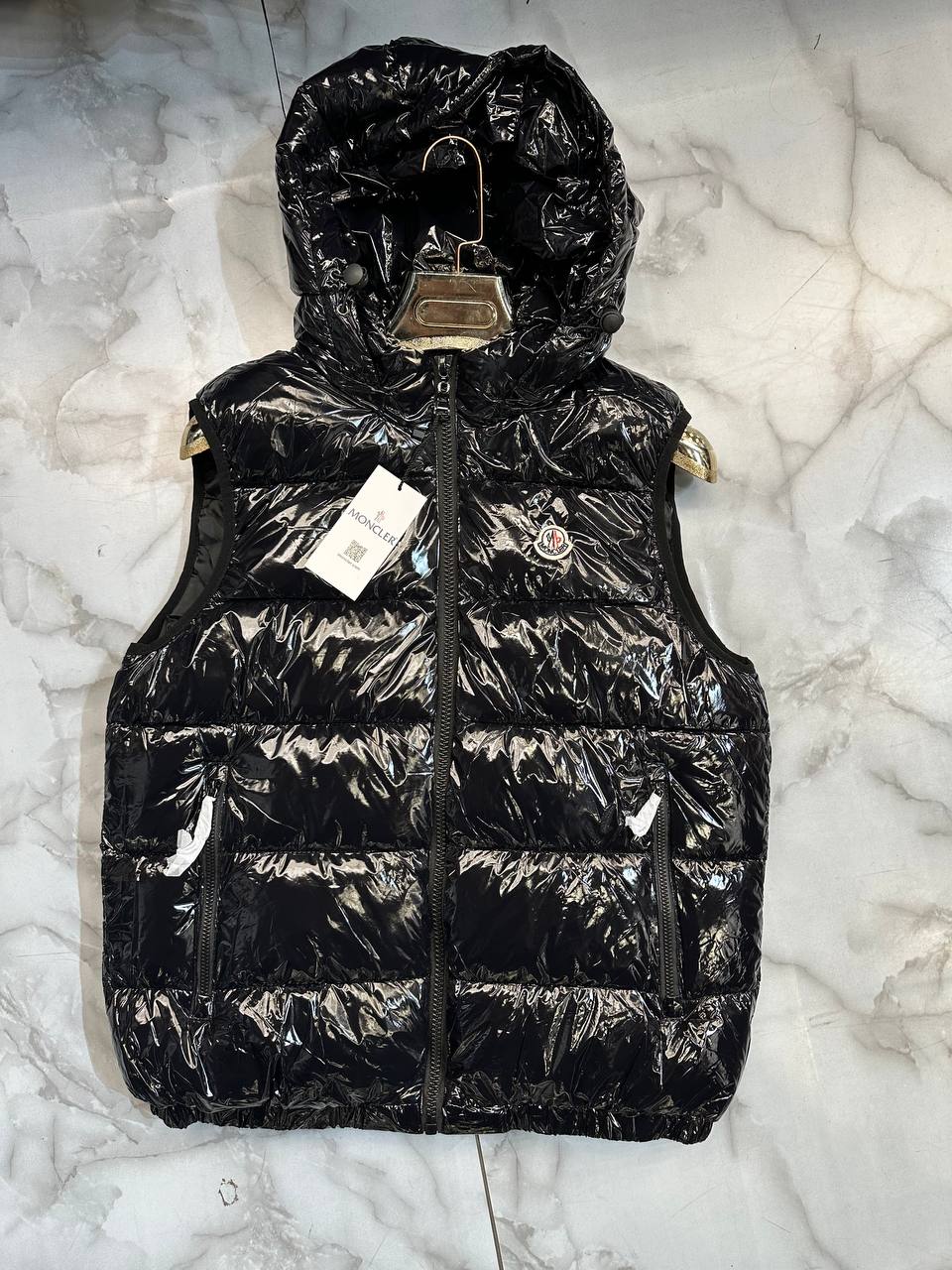 ΑΜΑΝΙΚΑ ΜΠΟΥΦΑΝ - MONCLER