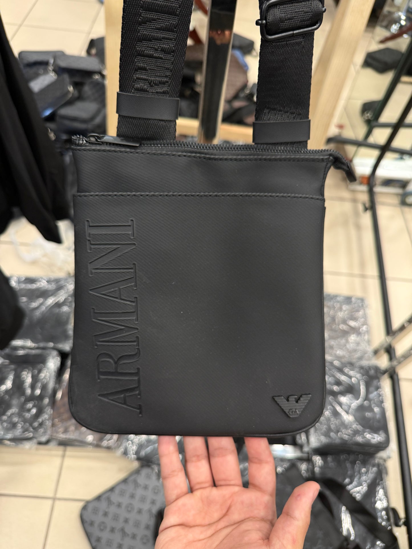 EMPORIO ARMANI ΤΣΑΝΤΑΚΙ NEW 2026
